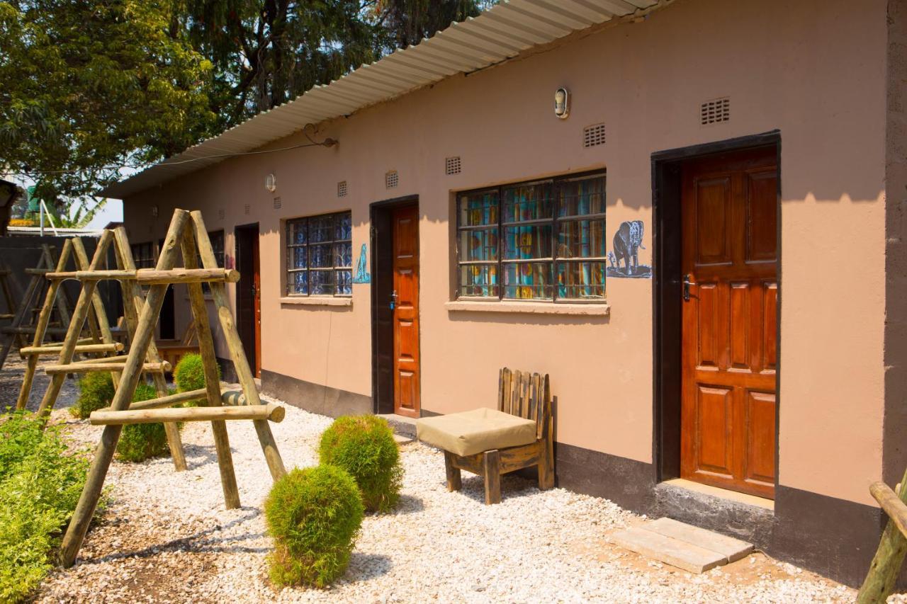 Lusaka Backpackers Hostel ภายนอก รูปภาพ