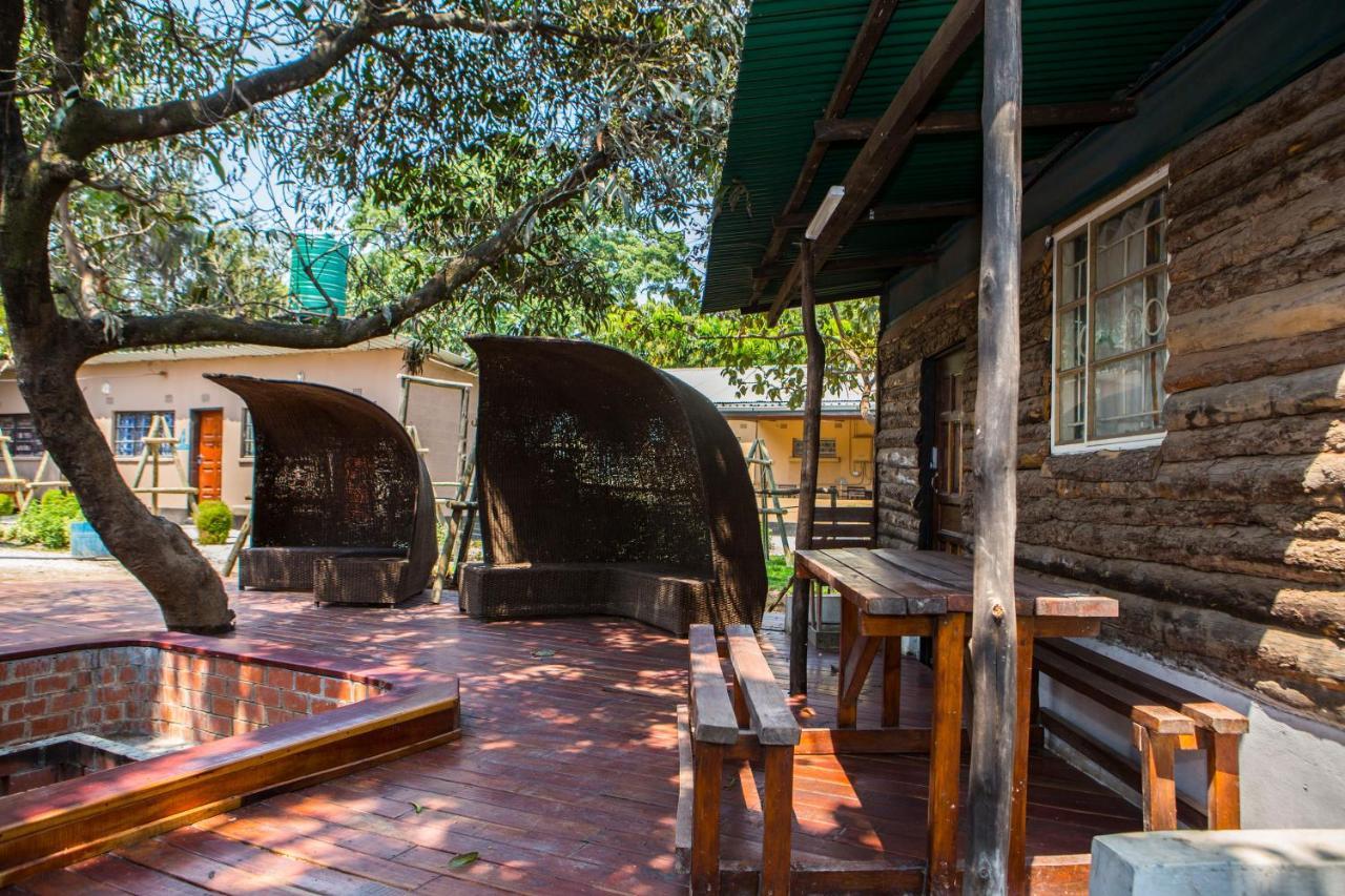 Lusaka Backpackers Hostel ภายนอก รูปภาพ