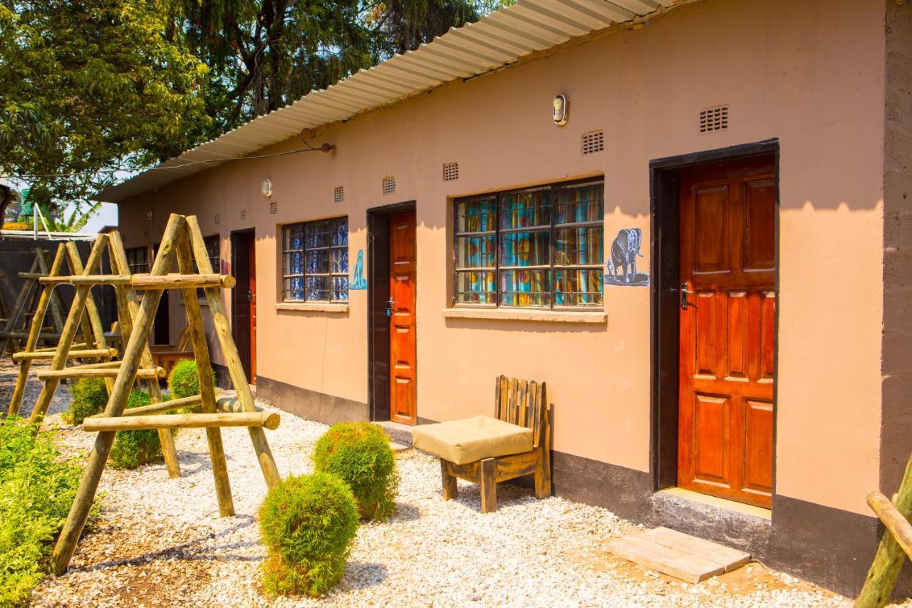Lusaka Backpackers Hostel ภายนอก รูปภาพ