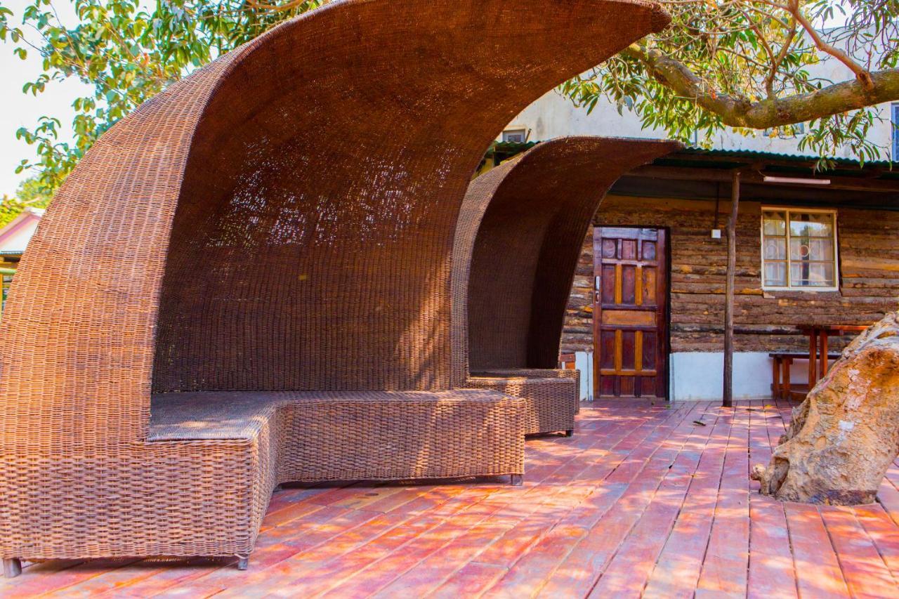 Lusaka Backpackers Hostel ภายนอก รูปภาพ