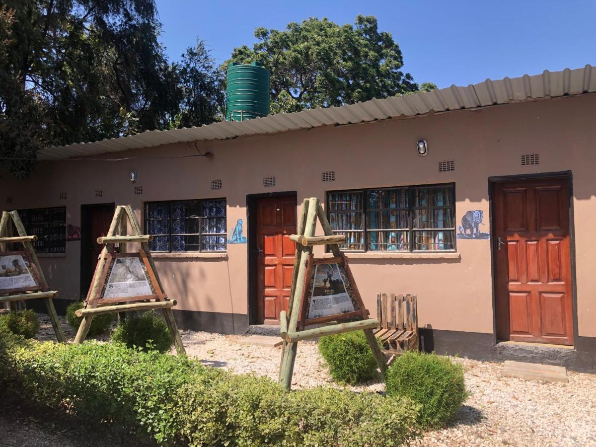 Lusaka Backpackers Hostel ภายนอก รูปภาพ